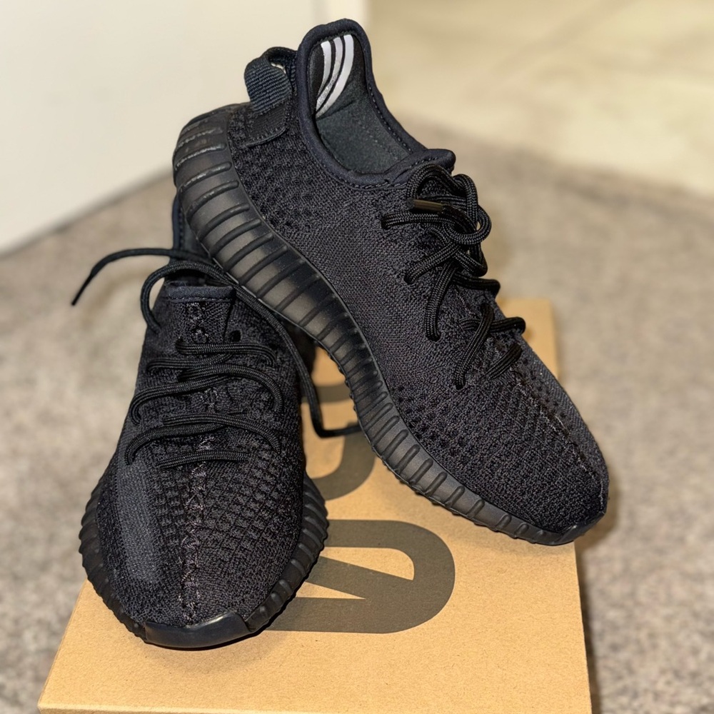 Yeezy Boost 350 V2 Black Sneakers